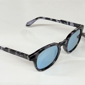 QUAY AUSTRALIA 
WALK ON -NVYTORT/BLU